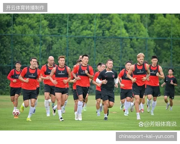 成都蓉城凭借一波9连胜奠定半程冠军基础，其凤凰山主场攻击力尤为恐怖